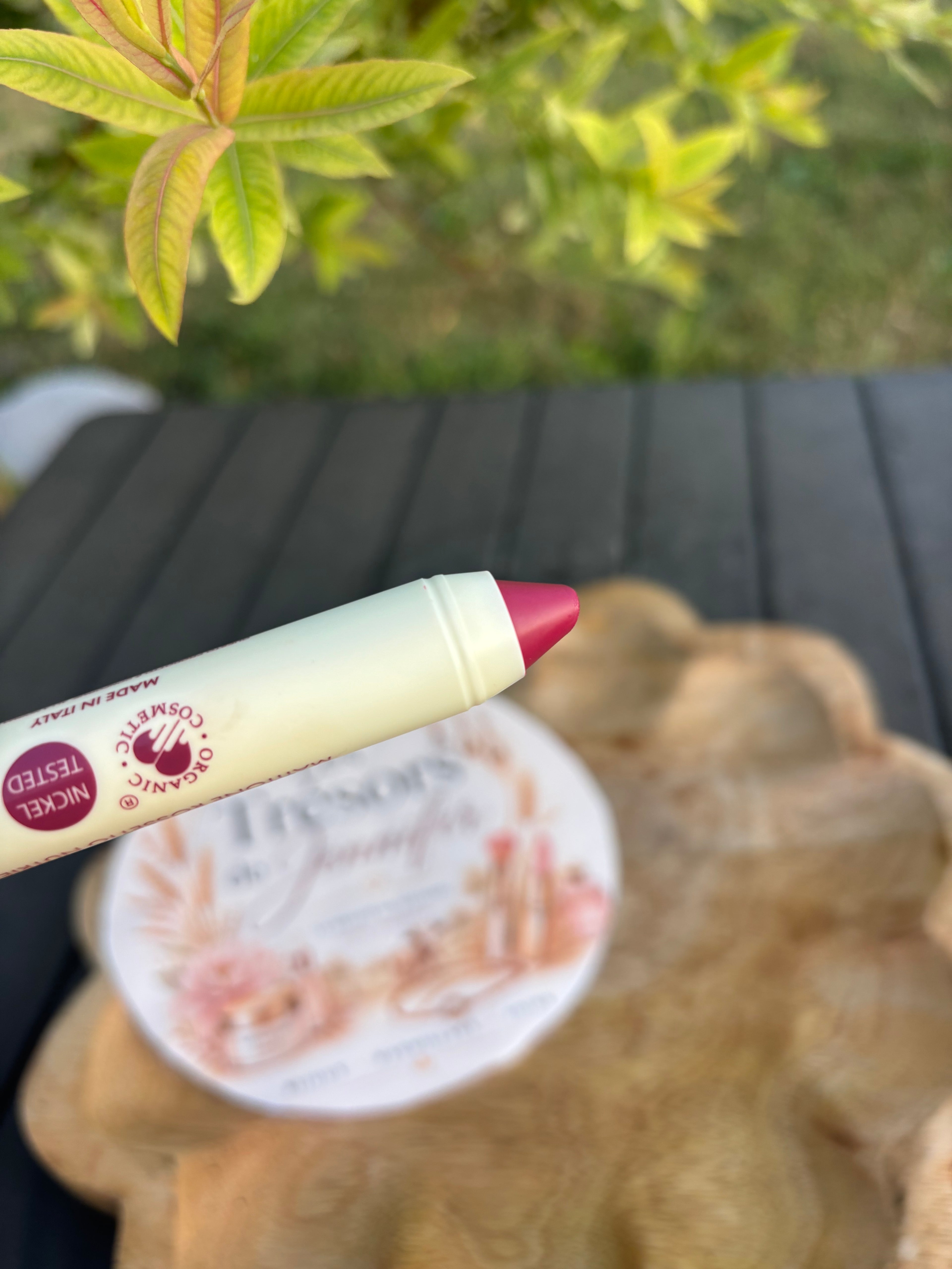 Baume à lèvres nourrissant stick rose indien Couleurs polyvalentes et intemporelles, adaptées à toutes les saisons.
Application facile sans taille-crayon, parfaite pour les retouches express.
Formule onctueuse et confortable qui allie soin et maquillage.