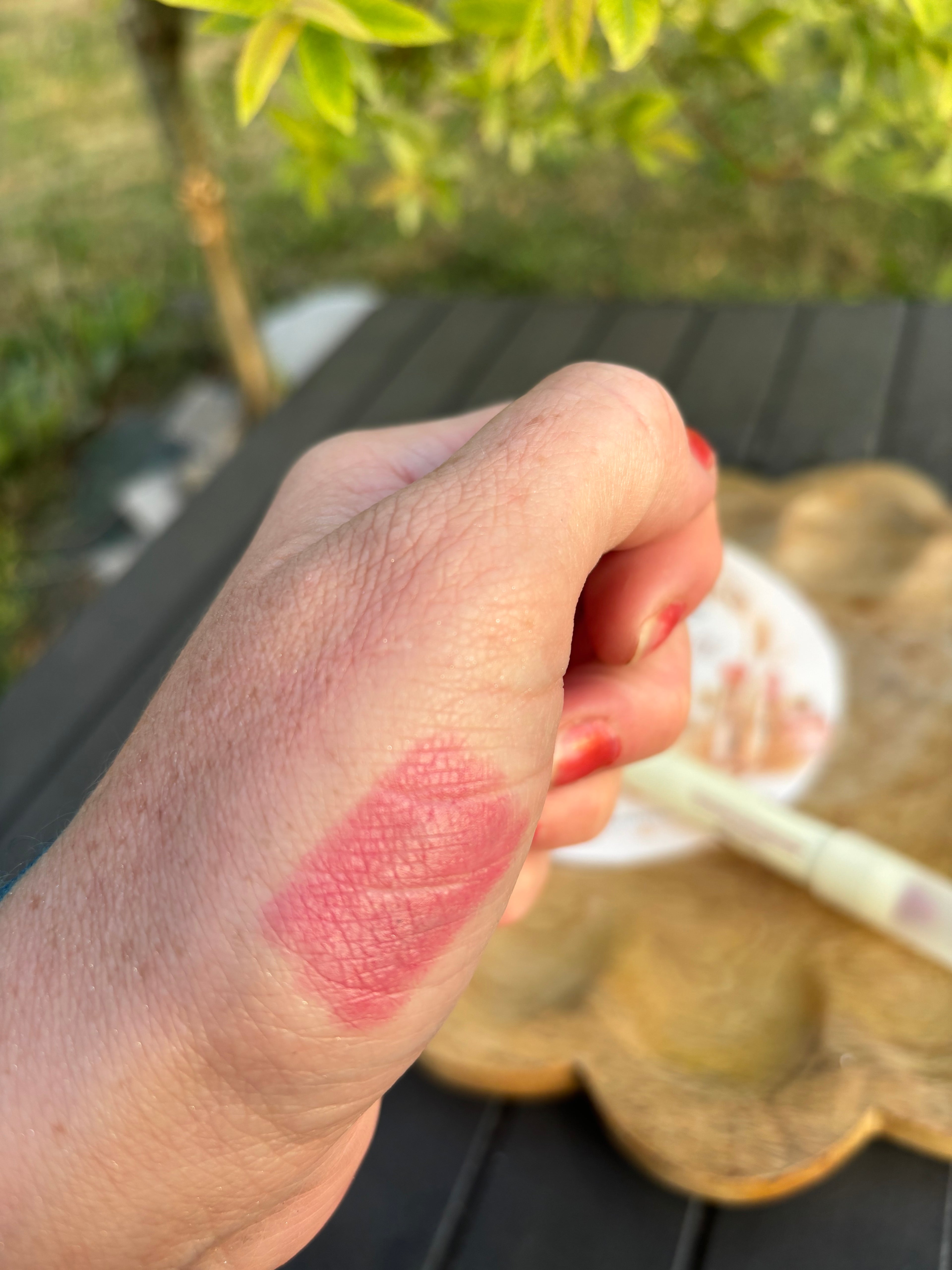 Baume à lèvres nourrissant stick rose indien Couleurs polyvalentes et intemporelles, adaptées à toutes les saisons.
Application facile sans taille-crayon, parfaite pour les retouches express.
Formule onctueuse et confortable qui allie soin et maquillage.