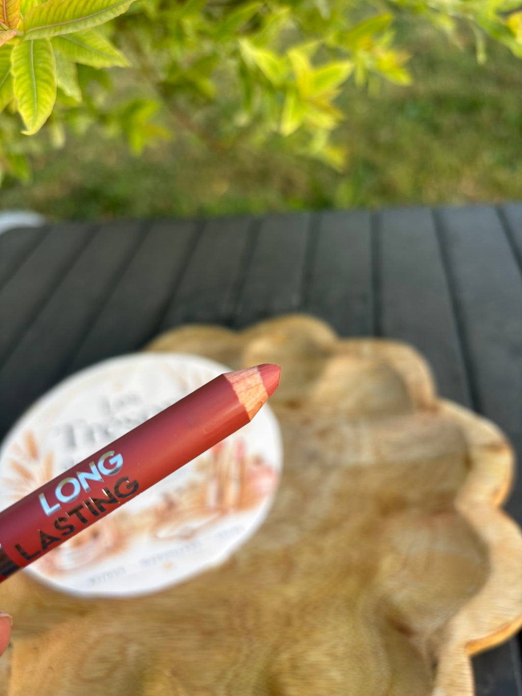Crayon lèvres BIO Duo Nude pêche  contour + rouge à lèvres
Double mine : précision et remplissage en un seul geste
Couleur intense et haute couvrance
Texture onctueuse et confortable
Longue tenue jusqu’à 8h
Double pointe innovante
Format jumbo : plus prat