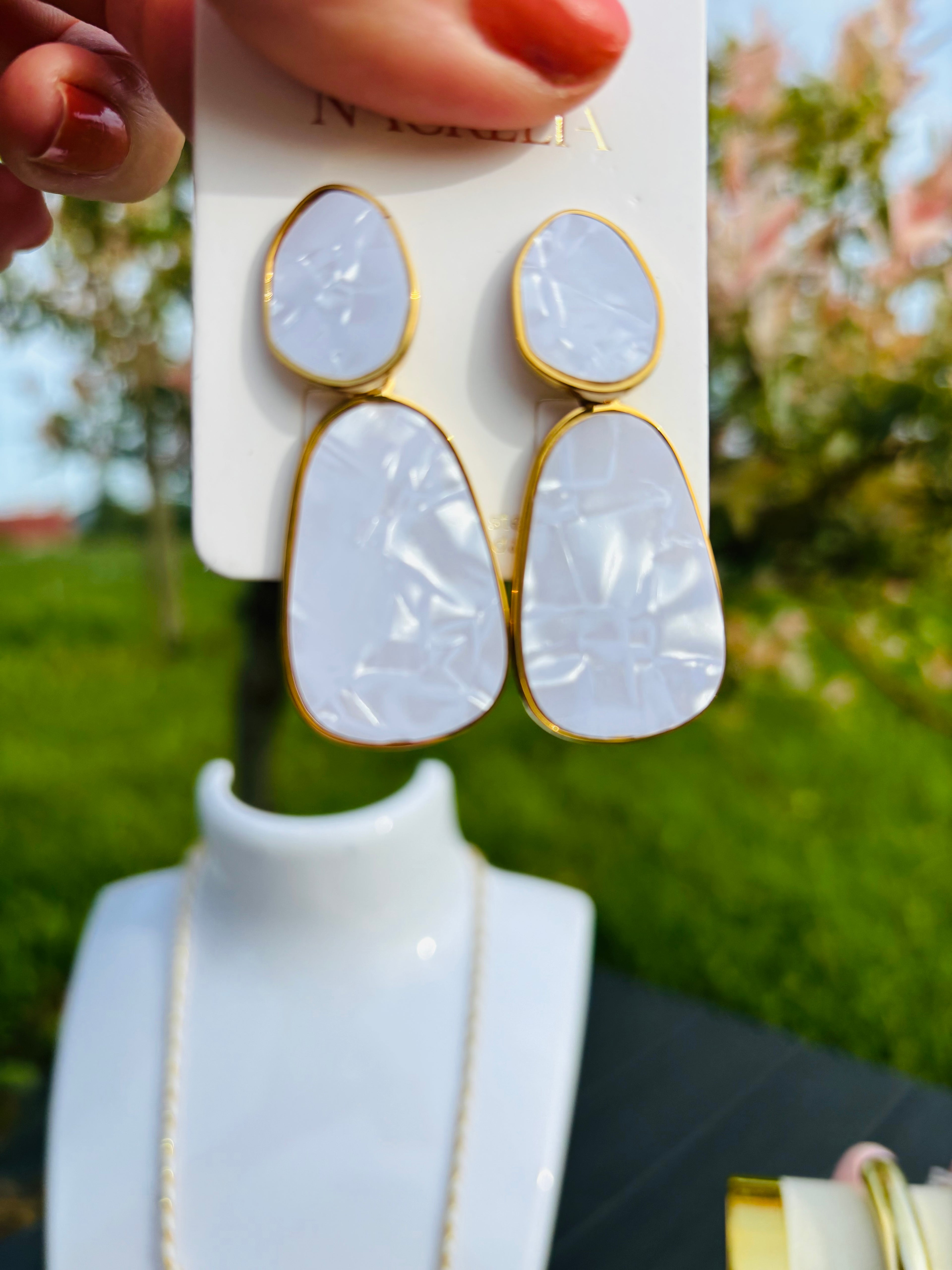 Boucles d’oreilles blanches