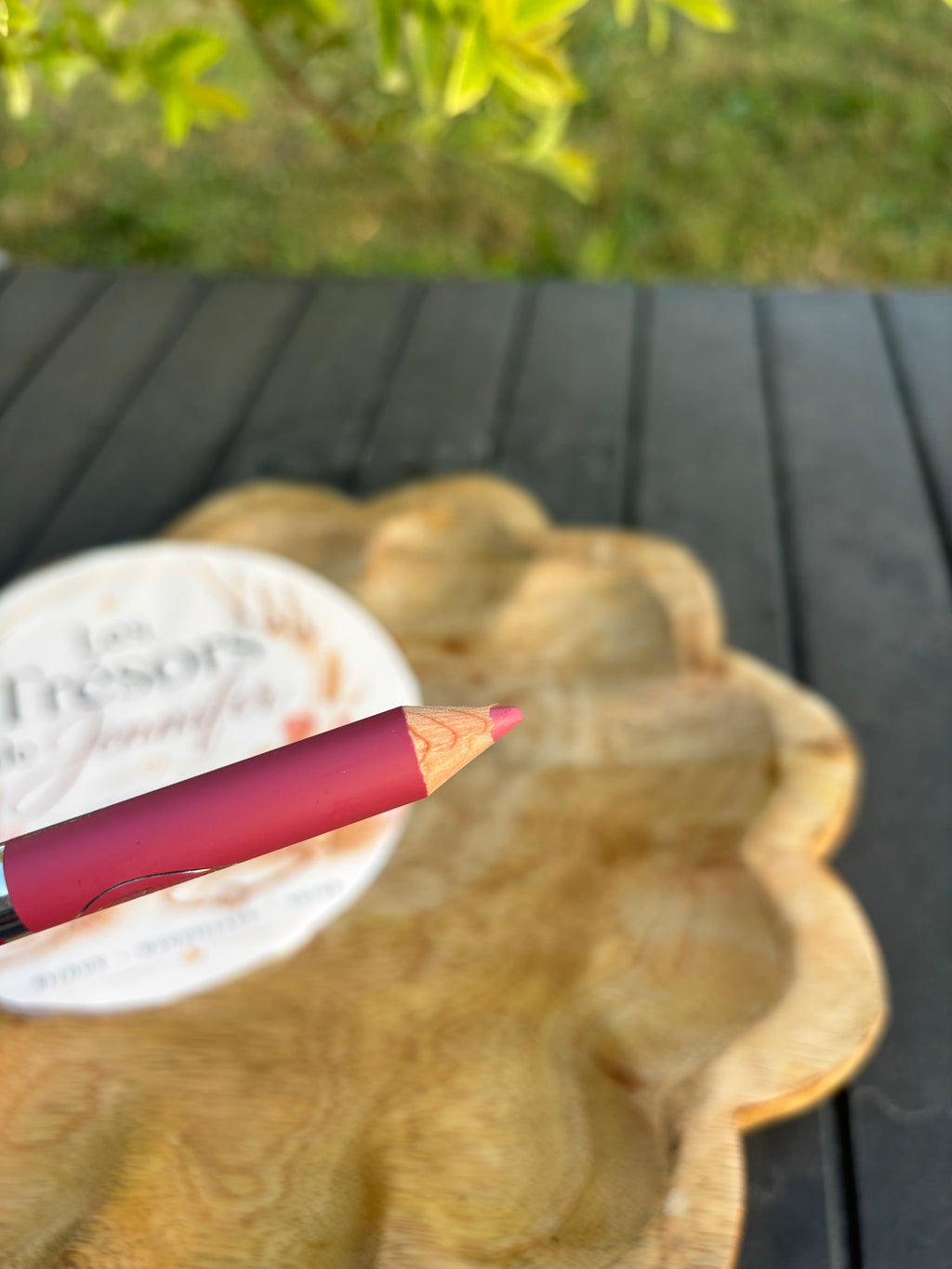 Crayon lèvres BIO Duo Nude Rose  contour + rouge à lèvres
Double mine : précision et remplissage en un seul geste
Couleur intense et haute couvrance
Texture onctueuse et confortable
Longue tenue jusqu’à 8h
Double pointe innovante
Format jumbo : plus prati