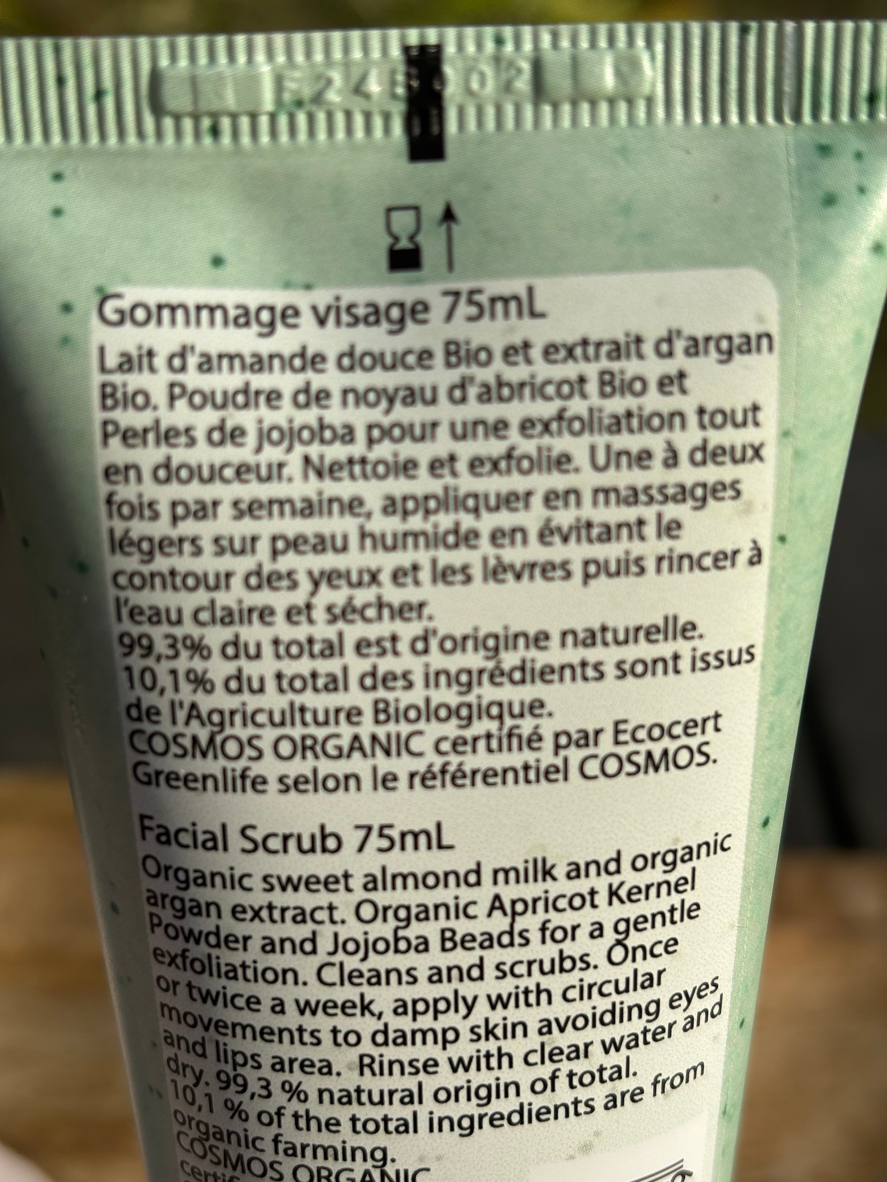 Gommage visage confort BIO 75ml nettoie et exfolie. Une à deux fois semaine sur peau humide